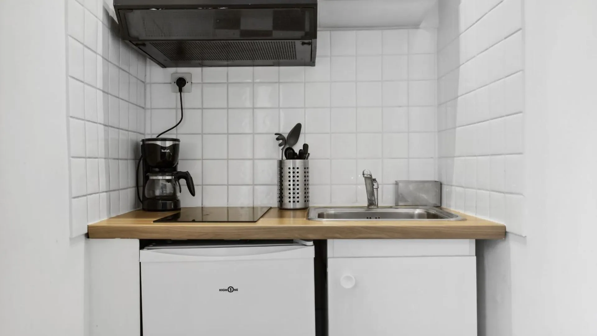 Le Marais & Place Des Vosges - Cityapartmentstay Paris Apartment